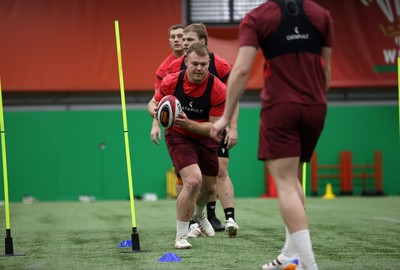 100226 - Wales Rugby Training - Dewi Lake during training