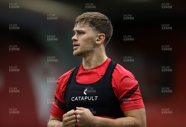 100226 - Wales Rugby Training - Alex Mann during training