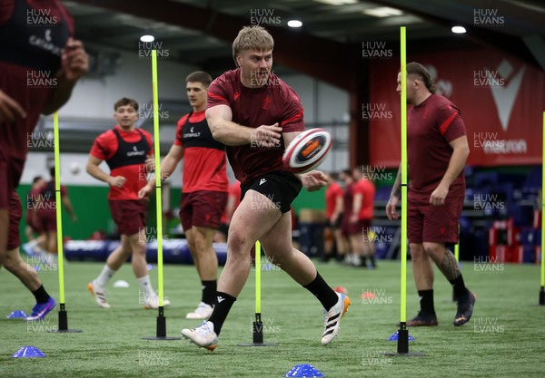 100226 - Wales Rugby Training - Aaron Wainwright during training
