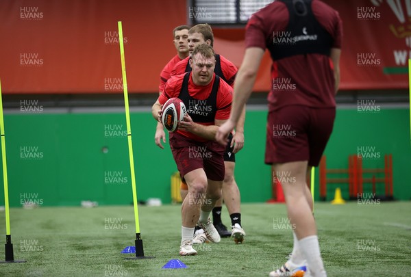 100226 - Wales Rugby Training - Dewi Lake during training