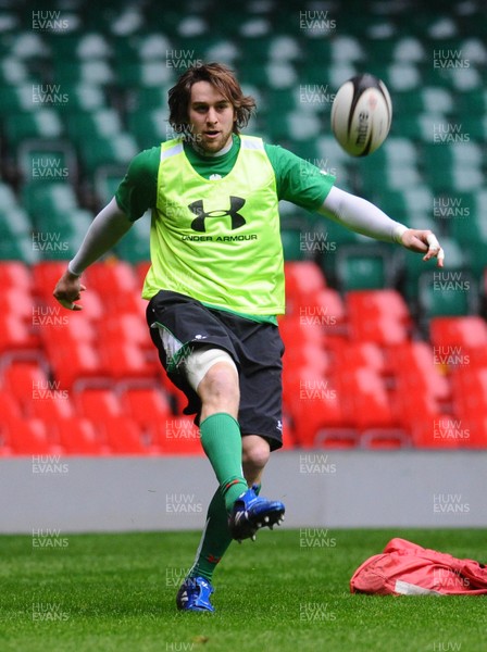 10.03.09 - Wales Rugby Wales Ryan Jones takes part in a training session ahead of his side's Six Nations match against Italy 