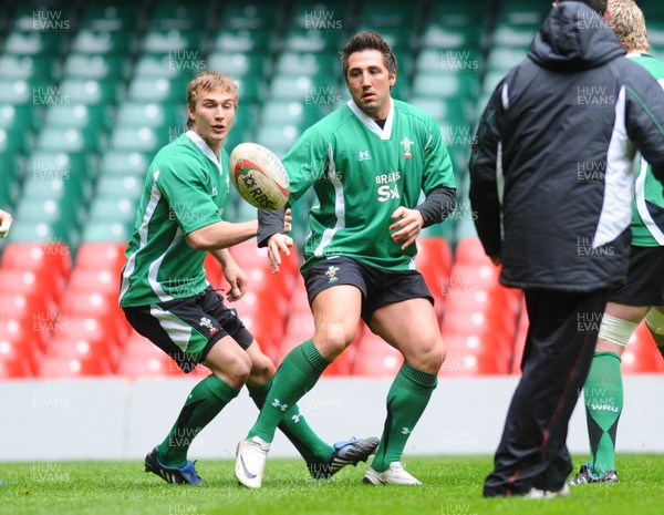 10.03.09 - Wales Rugby WalEs Warren Fury and Gavin Henson take part in a training session ahead of his side's Six Nations match against Italy 