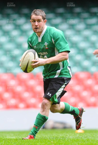 10.03.09 - Wales Rugby Wales Shane Williams takes part in a training session ahead of his side's Six Nations match against Italy 