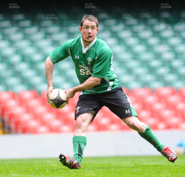 10.03.09 - Wales Rugby Wales Shane Williams takes part in a training session ahead of his side's Six Nations match against Italy 