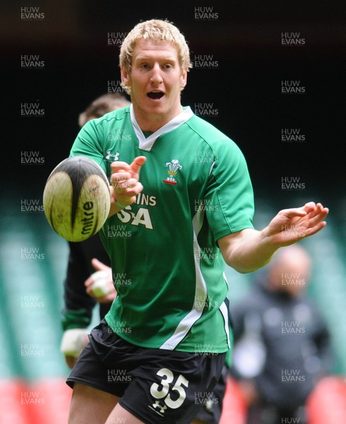 10.03.09 - Wales Rugby Wales' Bradley Davies takes part in a training session ahead of his side's Six Nations match against Italy 