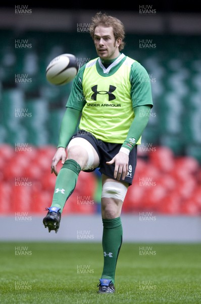 10.03.09 - Wales Rugby Training - Alun Wyn Jones in action during training. 