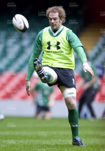 10.03.09 - Wales Rugby Training - Alun Wyn Jones in action during training. 