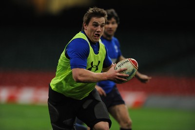 10.03.11 - Wales Rugby Training - Jonathan Davies during training. 