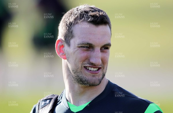 100315 - Wales Rugby Training - Sam Warburton during training