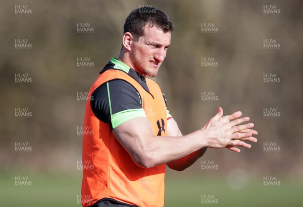 100315 - Wales Rugby Training - Sam Warburton during training