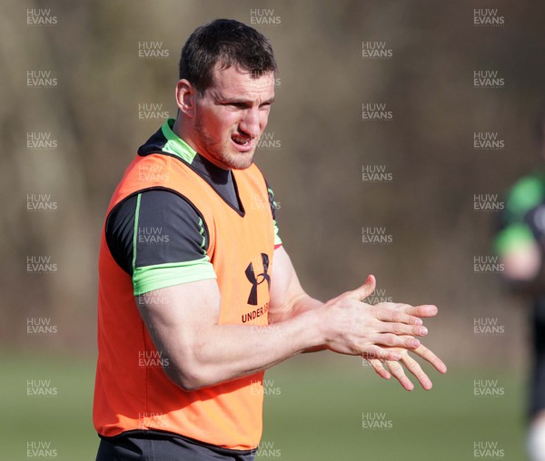 100315 - Wales Rugby Training - Sam Warburton during training