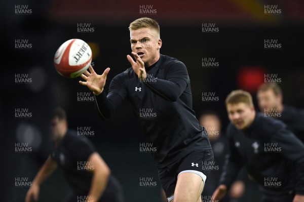 100318 - Wales Rugby Training - Gareth Anscombe during training