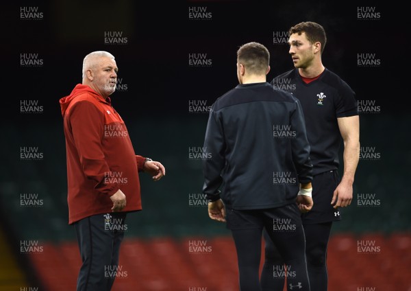 100318 - Wales Rugby Training - Warren Gatland talks to Steff Evans and George North during training