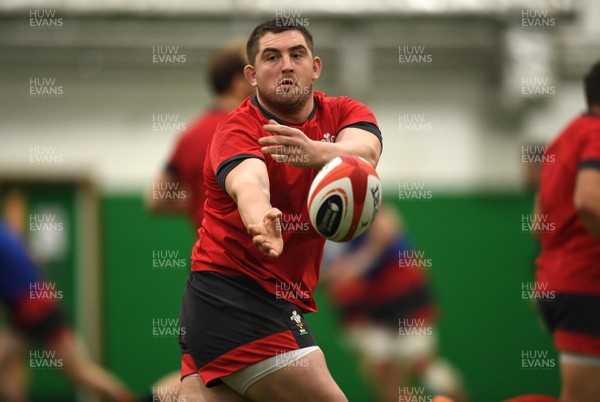 100320 - Wales Rugby Training - Wyn Jones during training