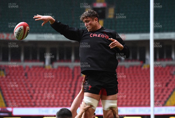 100322 - Wales Rugby Training - Will Rowlands during training