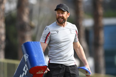 100323 - Wales Rugby Training - Mike Forshaw during training