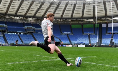 100323 - Wales Rugby Training - Rhys Patchell during training