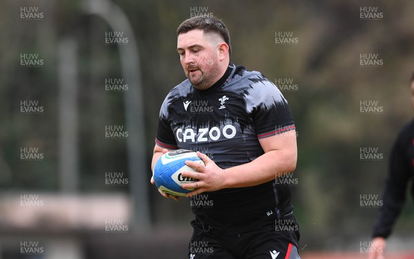 100323 - Wales Rugby Training - Wyn Jones during training