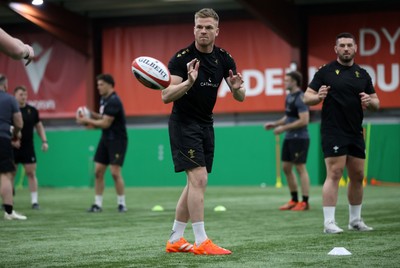 100325 - Wales Rugby Training - Gareth Anscombe during training