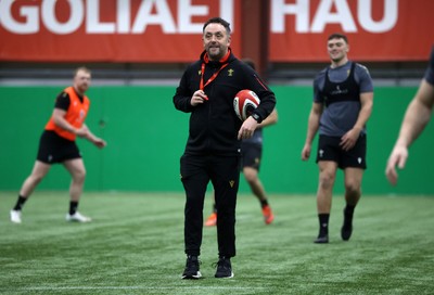 100325 - Wales Rugby Training - Matt Sherratt, Head Coach during training