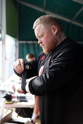 100326 - Wales Rugby Training ahead of their final Six Nations game against Italy - Keiron Assiratti during training