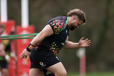 100326 - Wales Rugby Training ahead of their final Six Nations game against Italy - Tomas Francis during training