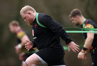 100326 - Wales Rugby Training ahead of their final Six Nations game against Italy - Keiron Assiratti during training