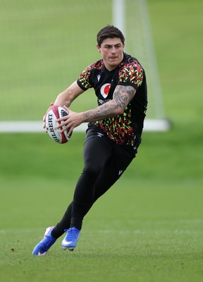 100326 - Wales Rugby Training ahead of their final Six Nations game against Italy - Louis Rees-Zammit during training