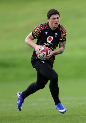 100326 - Wales Rugby Training ahead of their final Six Nations game against Italy - Louis Rees-Zammit during training