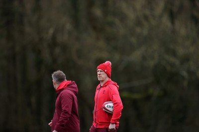 100326 - Wales Rugby Training ahead of their final Six Nations game against Italy - Steve Tandy, Head Coach during training