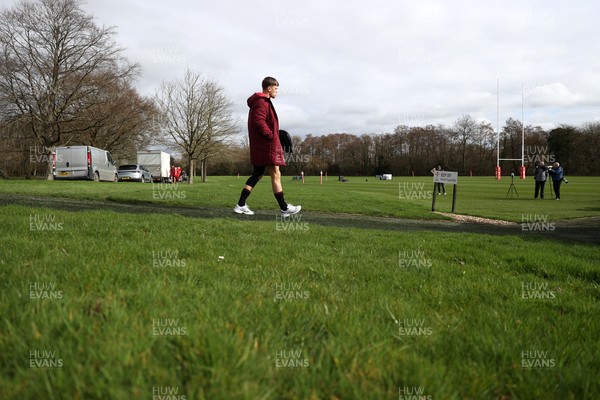 100326 - Wales Rugby Training ahead of their final Six Nations game against Italy - Alex Mann during training