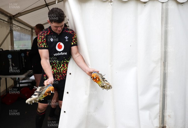 100326 - Wales Rugby Training ahead of their final Six Nations game against Italy - James Botham during training