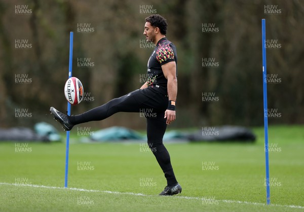 100326 - Wales Rugby Training ahead of their final Six Nations game against Italy - Gabriel Hamer-Webb during training