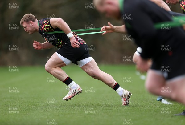 100326 - Wales Rugby Training ahead of their final Six Nations game against Italy - Dewi Lake during training