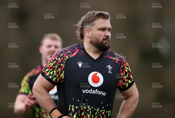 100326 - Wales Rugby Training ahead of their final Six Nations game against Italy - Tomas Francis during training