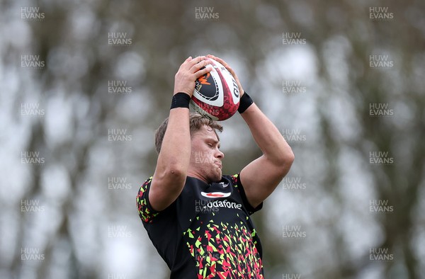 100326 - Wales Rugby Training ahead of their final Six Nations game against Italy - Alex Mann during training