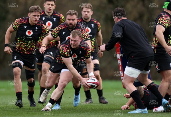 100326 - Wales Rugby Training ahead of their final Six Nations game against Italy - Dewi Lake during training