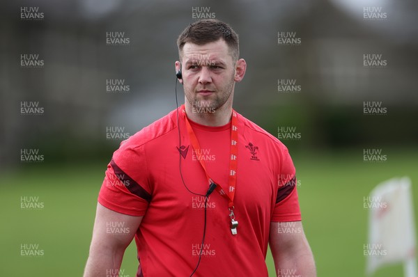 100326 - Wales Rugby Training ahead of their final Six Nations game against Italy - Dan Lydiate, Assistant Defence Coach during training