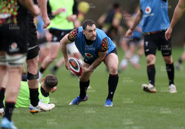 100326 - Wales Rugby Training ahead of their final Six Nations game against Italy - Tomos Williams during training