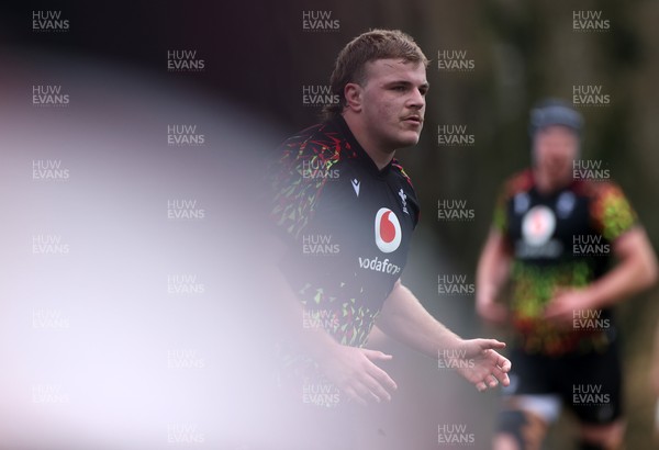 100326 - Wales Rugby Training ahead of their final Six Nations game against Italy - Archie Griffin during training