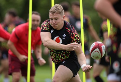 100626 - Wales Rugby Training - Sam Costelow during training