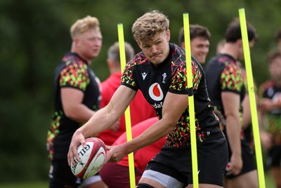 100626 - Wales Rugby Training - Taine Plumtree during training