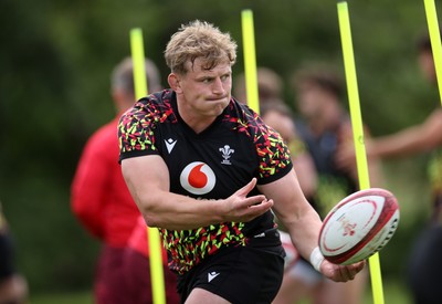 100626 - Wales Rugby Training - Jac Morgan during training
