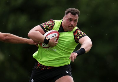 100626 - Wales Rugby Training - Ben Warren during training
