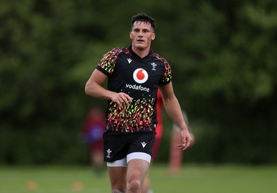 100626 - Wales Rugby Training - Ellis Bevan during training