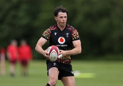 100626 - Wales Rugby Training - Tom Rogers during training