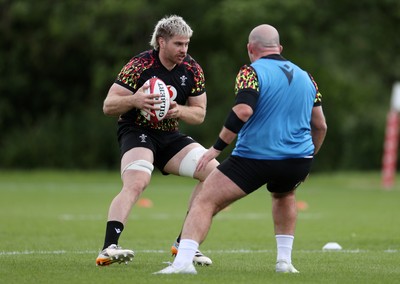 100626 - Wales Rugby Training - Aaron Wainwright during training