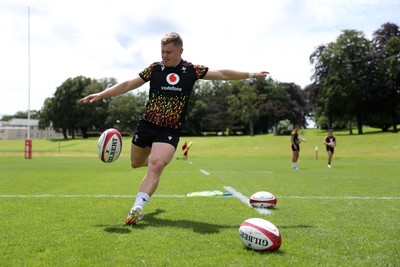 100626 - Wales Rugby Training - Sam Costelow during training