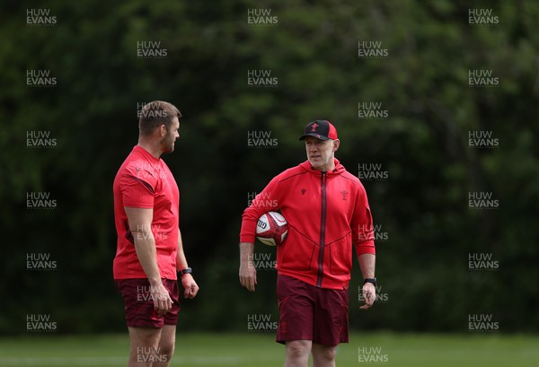 100626 - Wales Rugby Training - Steve Tandy, Head Coach during training