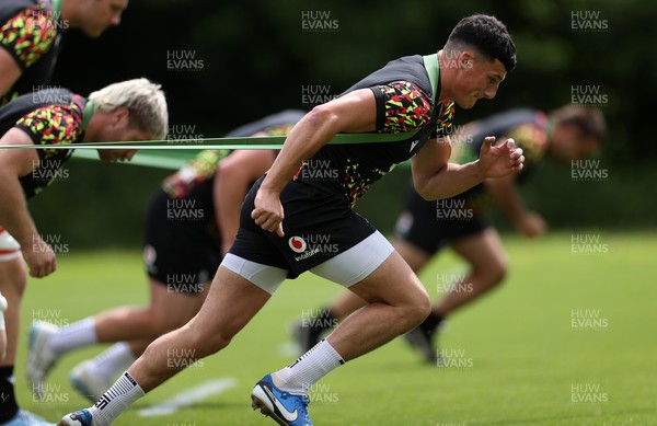 100626 - Wales Rugby Training - Ellis Bevan during training